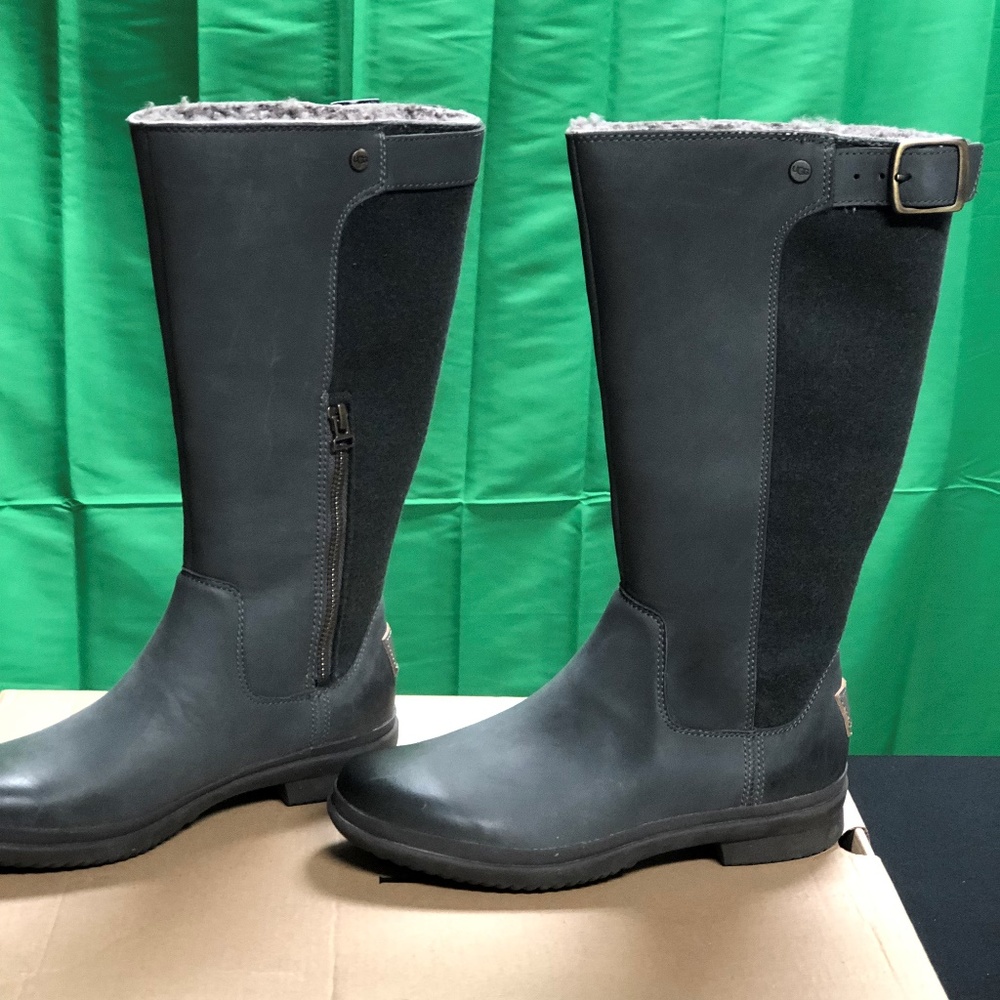 UGG Boots - Picture 3 of 5